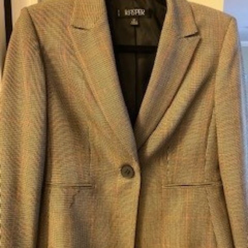 Kasper, tan and green jacket, 6P